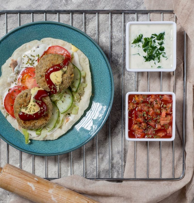 Baked Chickpea Falafel Pitas with Lemon Yogurt Sauce Baked Chickpea Falafel Pitas with Lemon Yogurt Sauce
