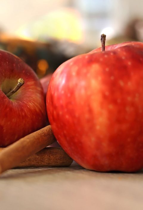Apple Cinnamon Baked Rolled Oatmeal with Tender Fruit